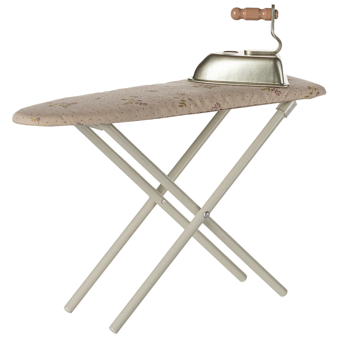 maileg poppenhuis strijkplank met strijkbout - off white - 20 cm | 11-5117-00 | 0