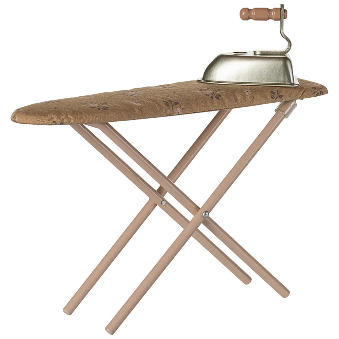 maileg poppenhuis strijkplank met strijkbout - powder - 20 cm | 11-5117-01 | 0
