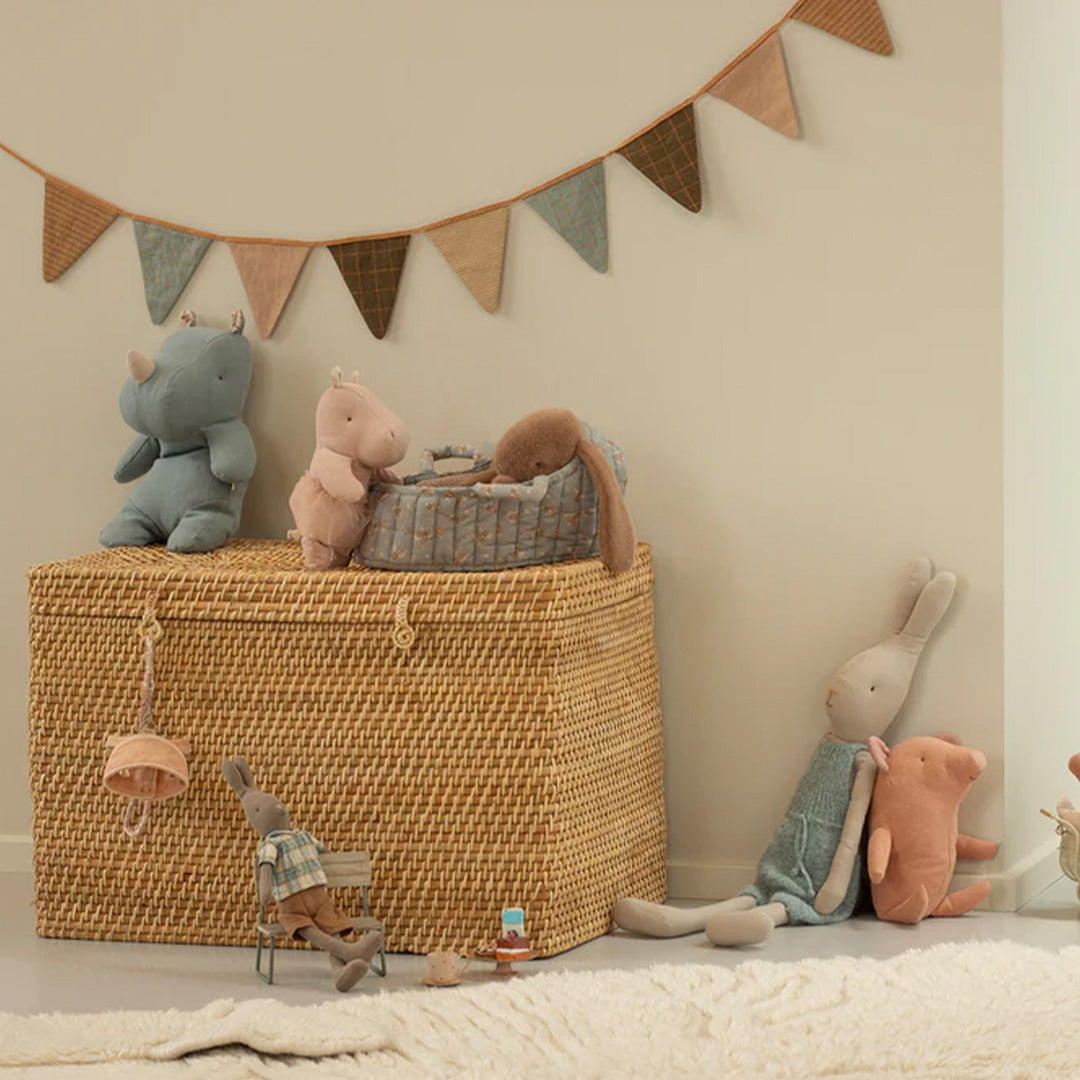 maileg-safari-friends-neushoorn-dusty-blue-34-cm-16-5604-00-2