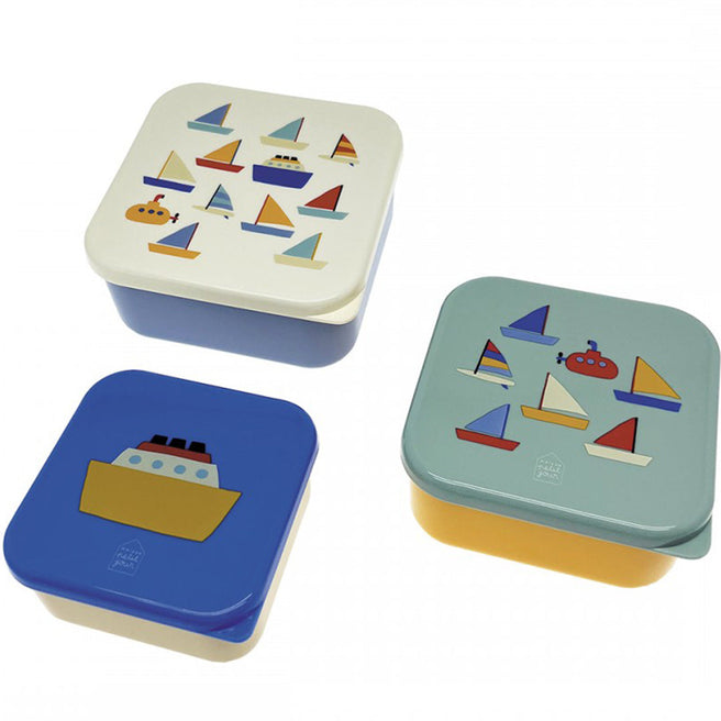 Drie maison petit jour snackdoosjes met botenpatroon, in wit, blauw en lichtblauw.
