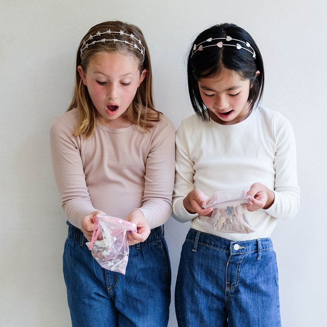 mimi & lula cadeauset haarelastiekjes - unicorn - 10st | 172112-23 | twee meisjes met unicorn pouch