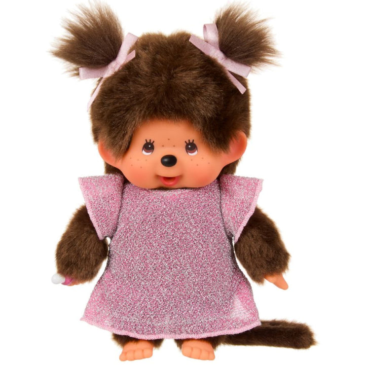 Monchhichi pop meisje in roze glitterjurk met speen in de hand.