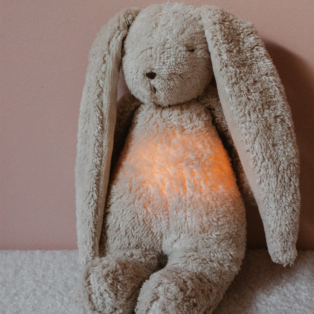 moonie 2.0 next gen knuffelkonijn met nachtlamp en geluid - sand natur - 28 cm | KSA2 | 2