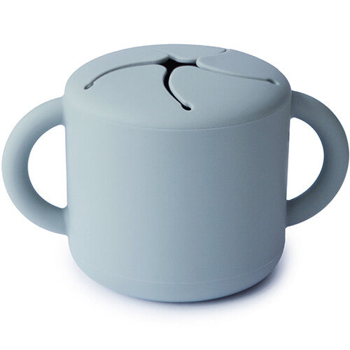 mushie siliconen snackbeker - powder blue | 70.026.41 | 0