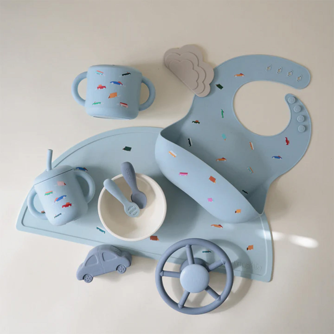 mushie siliconen kinderbeker met rietje - retro cars | 70.051.62 | 1