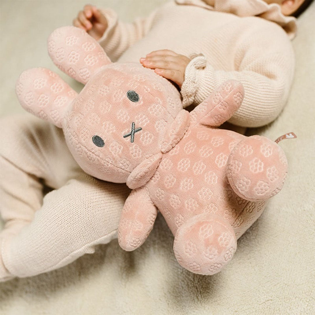 nijntje-knuffelkonijn-pink-flower-30-cm_4