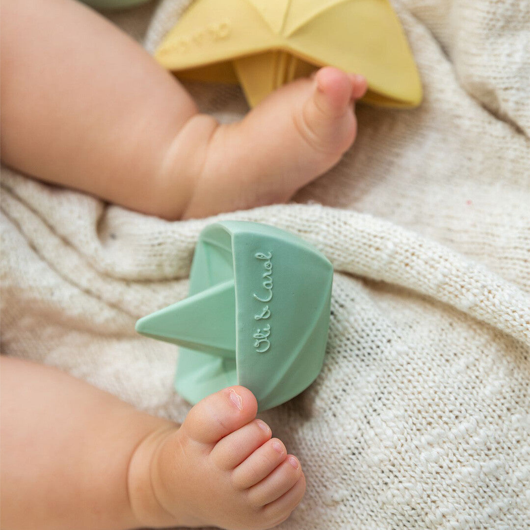 oli & carol bijt- & badspeelgoed origami bootje - mint | L-BOAT-UNIT-MINT | 4