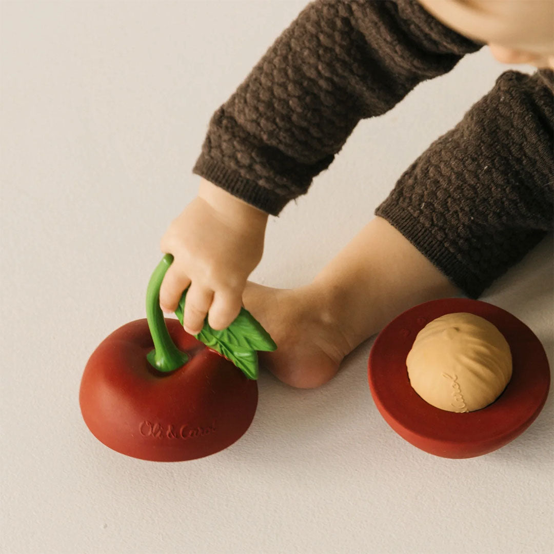 oli & carol 3-in-1 speelbal kers | L-PUZZLE-BOX-CHERRY | 2