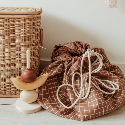 play&go speelkleed en opbergzak organic - grid brown | 4897095301558 | 8