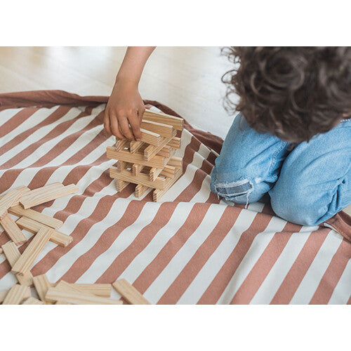 play&go speelkleed en opbergzak strepen bruin | 4897095301381 | 1