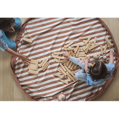 play&go speelkleed en opbergzak strepen bruin | 4897095301381 | 2