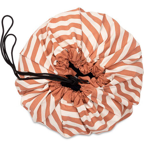 play&go speelkleed en opbergzak strepen bruin | 4897095301381 | 3