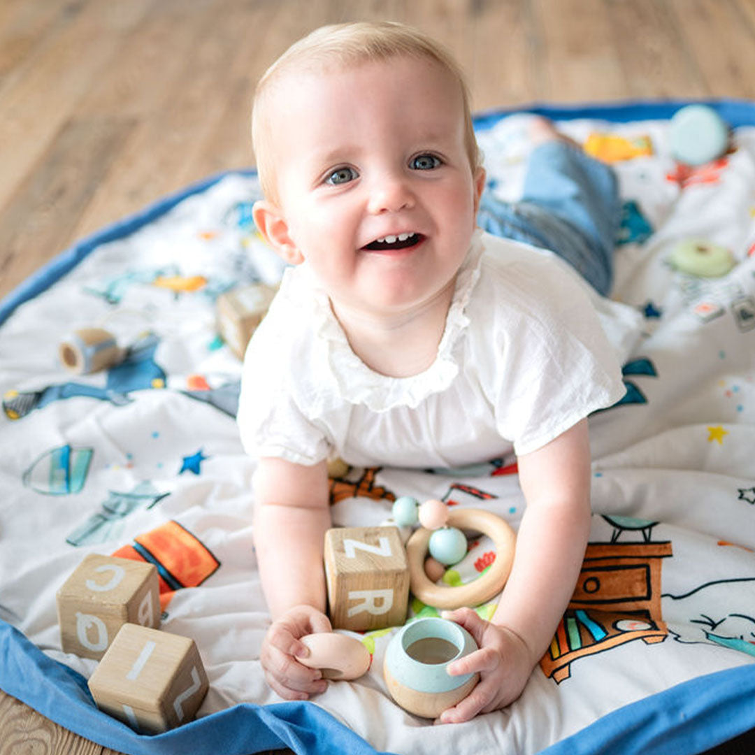 play&go baby speelkleed en draagtas noomad soft - moulin roty - puce et pilou | 4895250601598 | 1