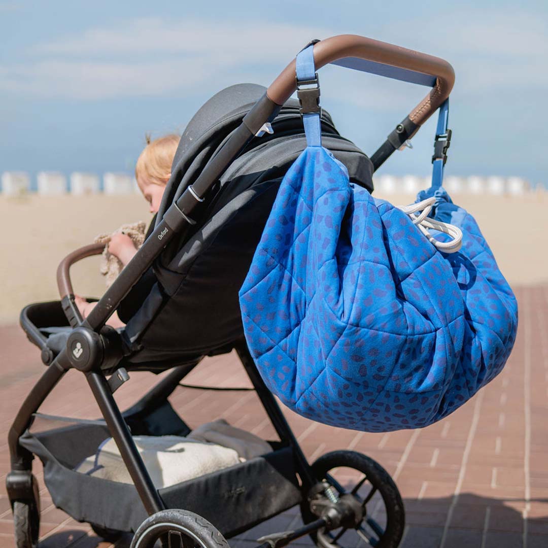 play&go baby speelkleed en draagtas noomad soft - moulin roty - puce et pilou | 4895250601598 | 3