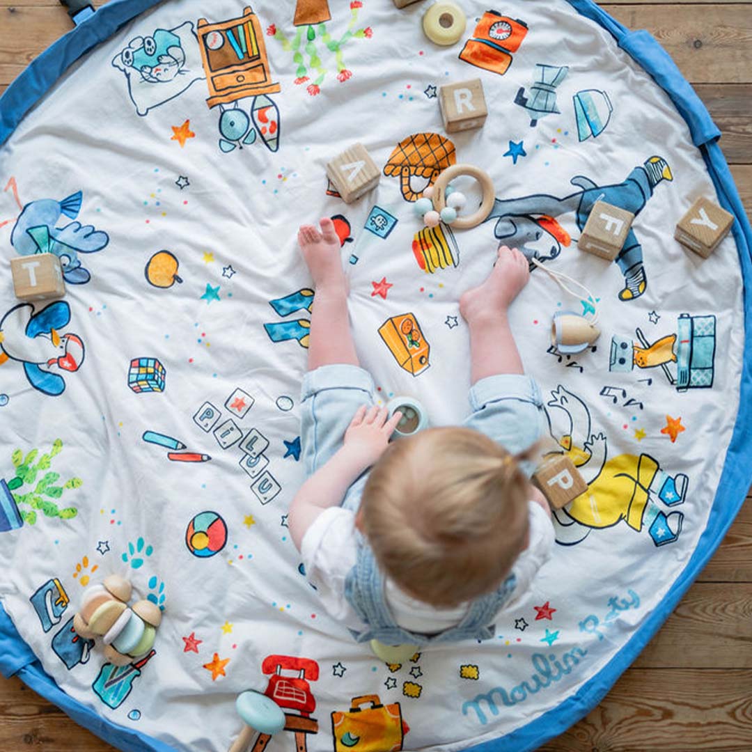 play&go baby speelkleed en draagtas noomad soft - moulin roty - puce et pilou | 4895250601598 | 6