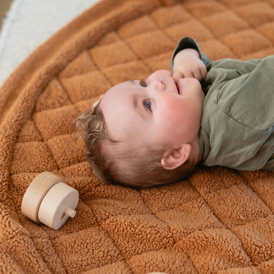 play&go babyspeelkleed en tas - brown teddy | PGNSOFBRTD1 | 5