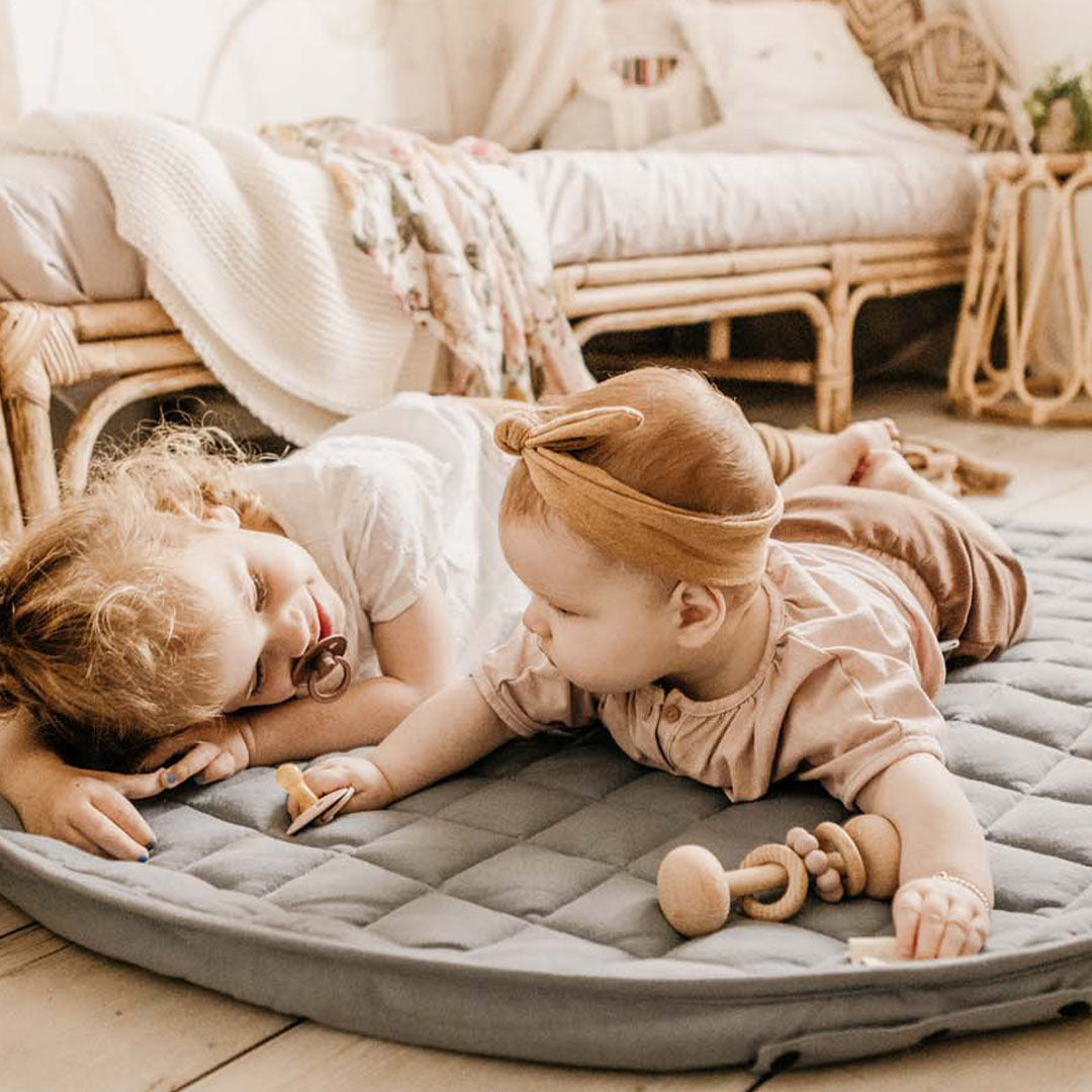 play&go babyspeelkleed en tas - meadow green | PGNSOOMEGR1 | 2