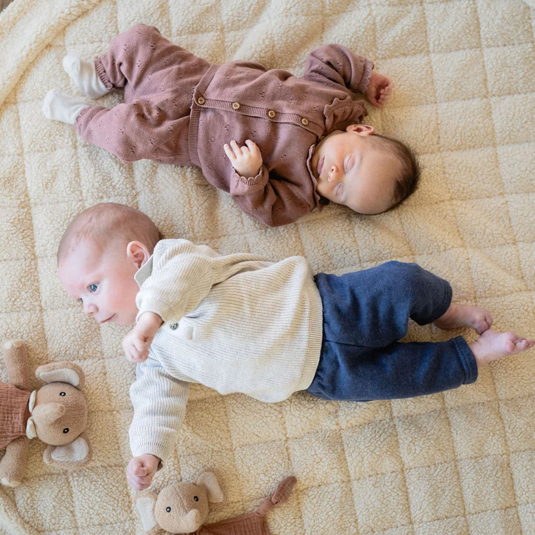 play&go babyspeelkleed en tas - oak teddy | PGNSOFOATD1 | 2