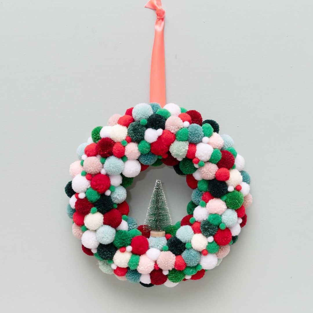 pompons red green- 24st | 08758.00.45 | 1