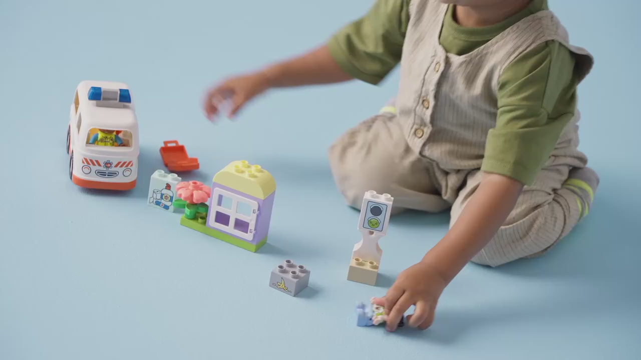 LEGO DUPLO ambulance met chauffeur voor fantasiespel