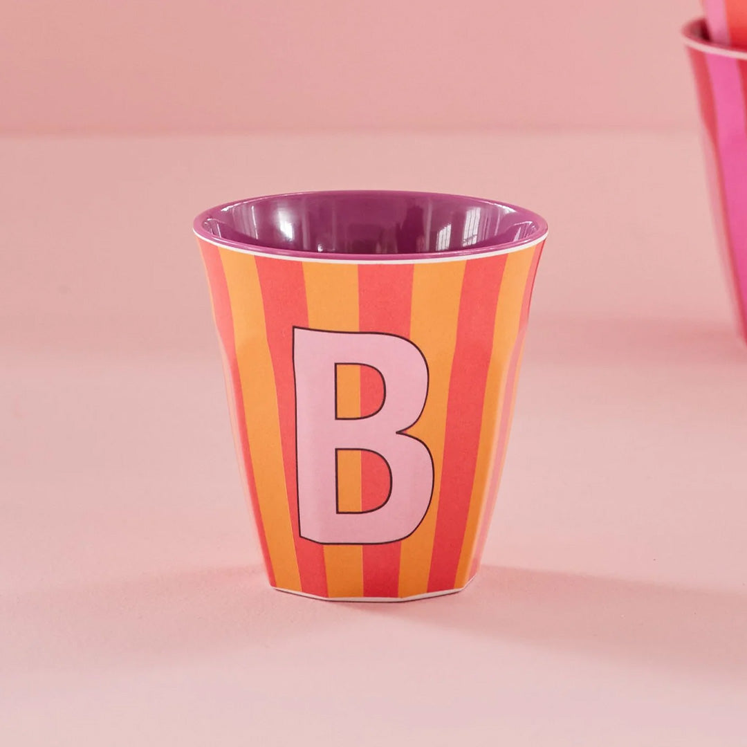 rice alfabetbeker B - streepjes - roze - 250 ml | MELCU-ALPSTRBI | 2