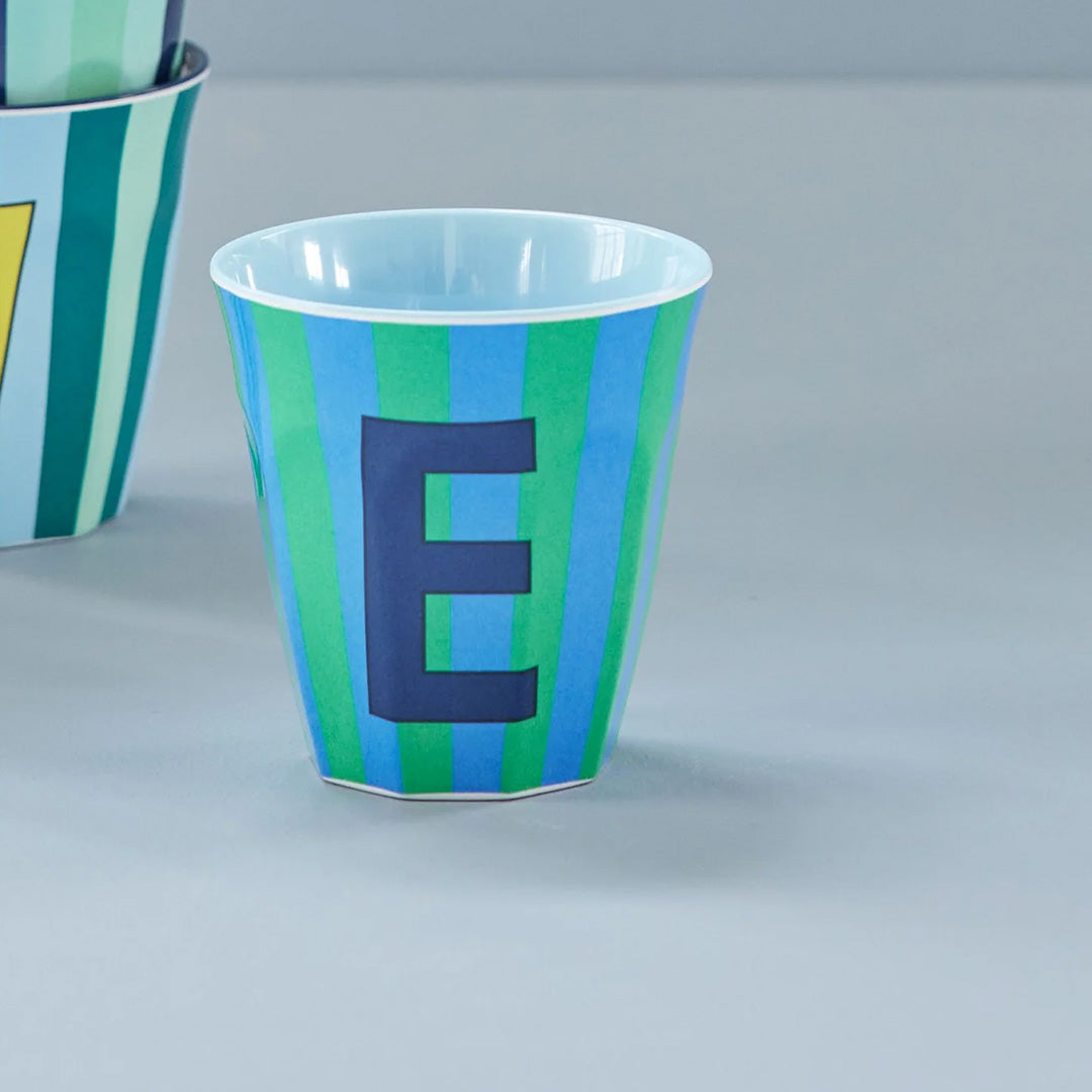 rice alfabetbeker E - streepjes - blauw - 250 ml | MELCU-ALPSTREB | 2