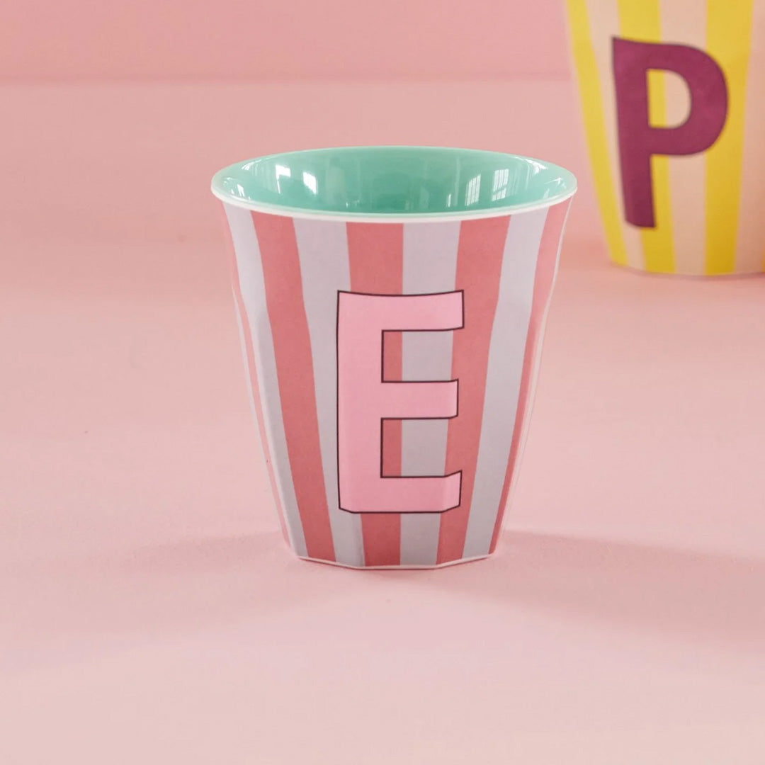 rice alfabetbeker E - streepjes - roze - 250 ml | MELCU-ALPSTREI | 2