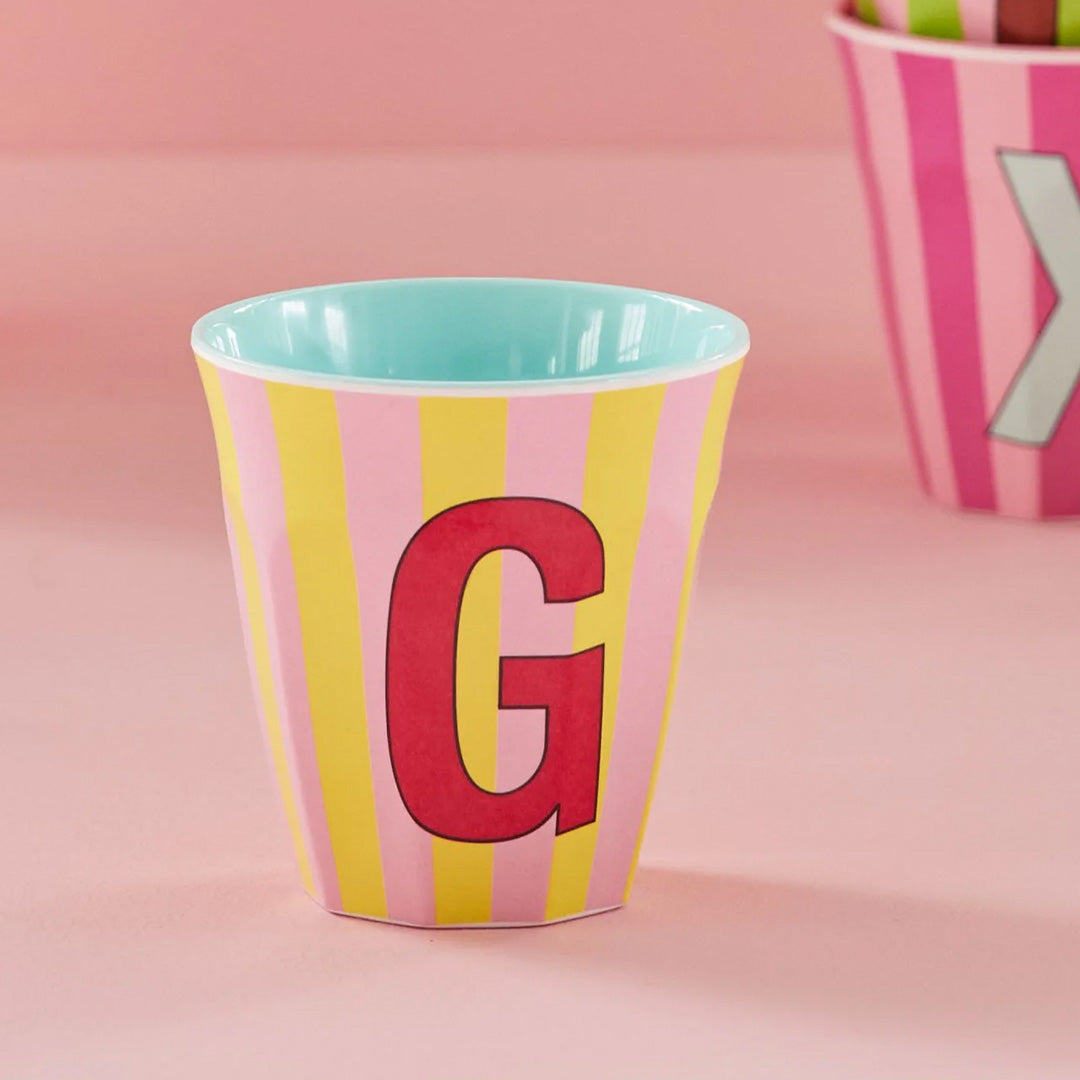 rice alfabetbeker G - streepjes - roze - 250 ml | MELCU-ALPSTRGI | 2