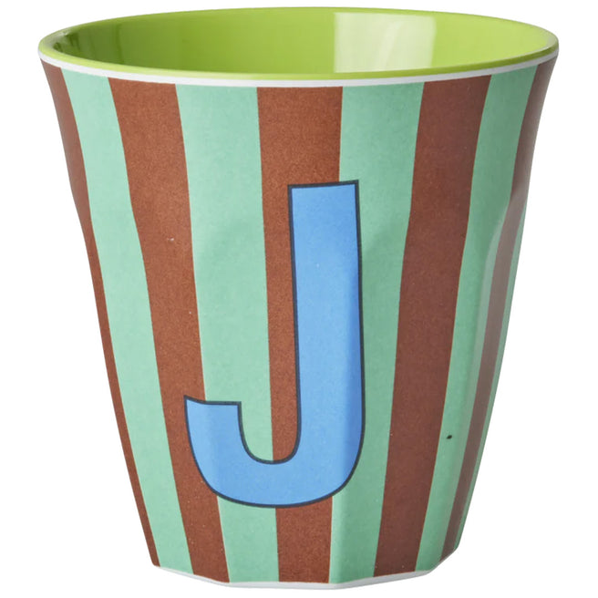 Rice alfabetbeker met letter J en gestreept patroon.