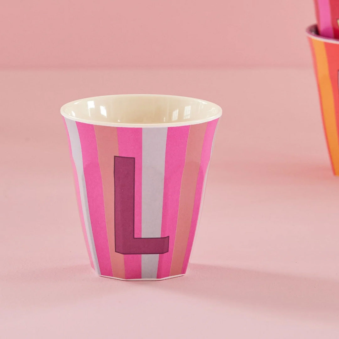 rice alfabetbeker L - streepjes - roze - 250 ml | MELCU-ALPSTRLI | 2