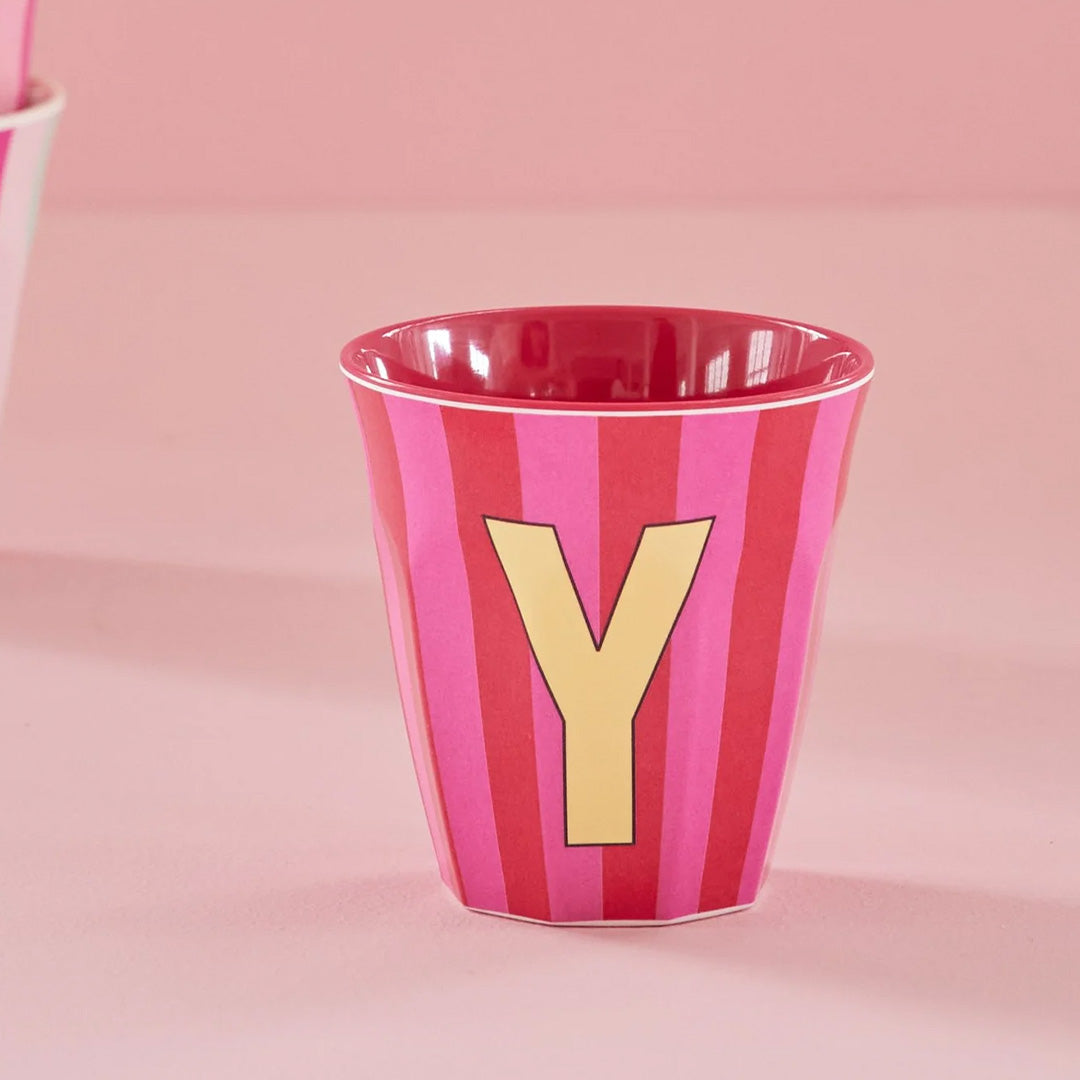 rice alfabetbeker Y - streepjes - roze - 250 ml | MELCU-ALPSTRYI | 12