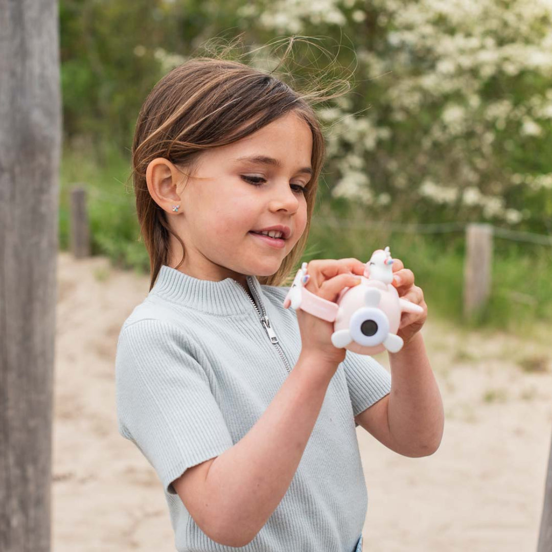 the zoofamily kindervideocamera zoo video - eenhoorn | TZFV1unicorn | 2