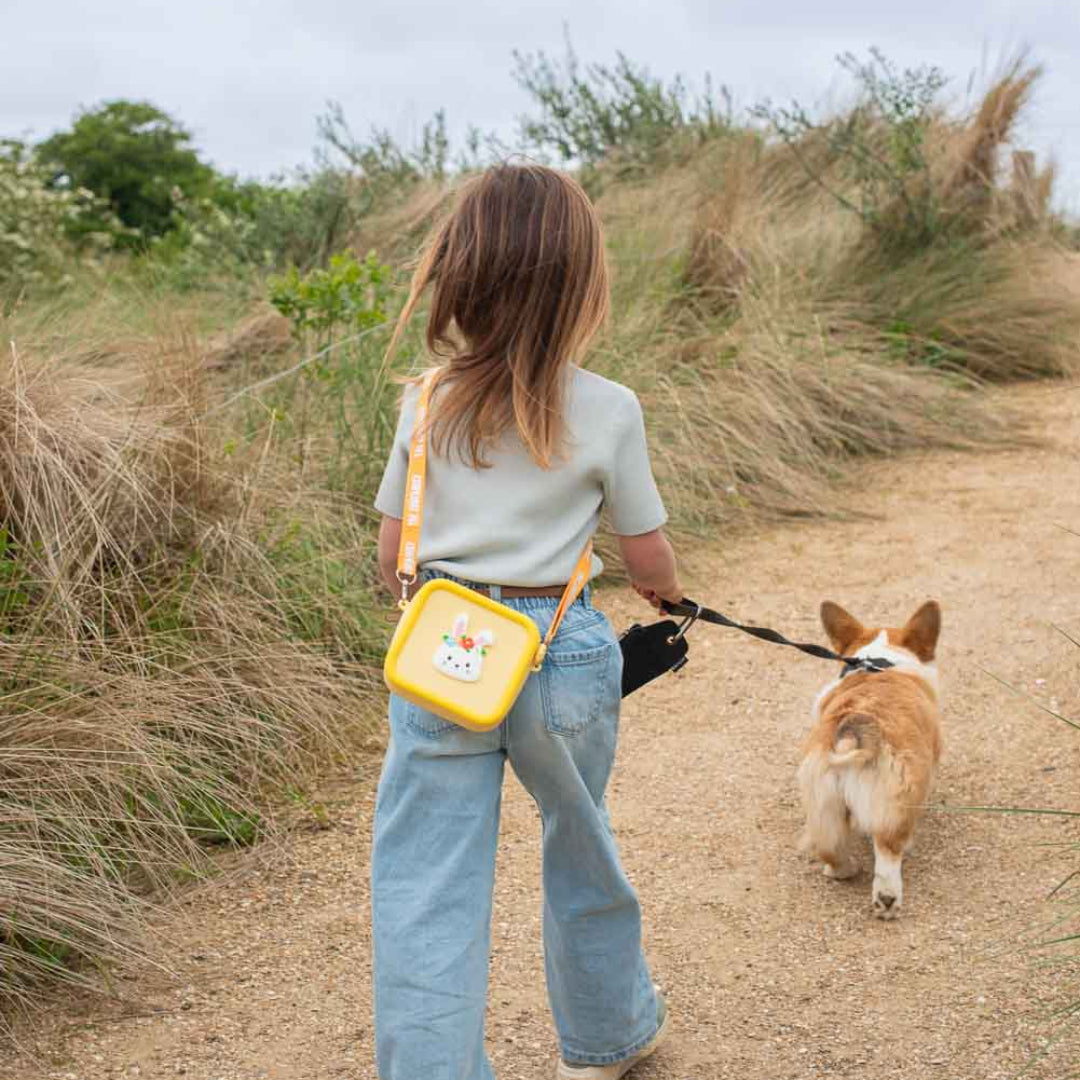 the zoofamily siliconen kindertas - konijn met bloem | TZFB3rabbitflower | 2