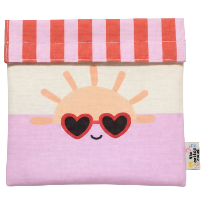 The cotton cloud herbruikbaar lunchzakje met een vrolijke zon met hartjeszonnebril en roze-rode strepen.
