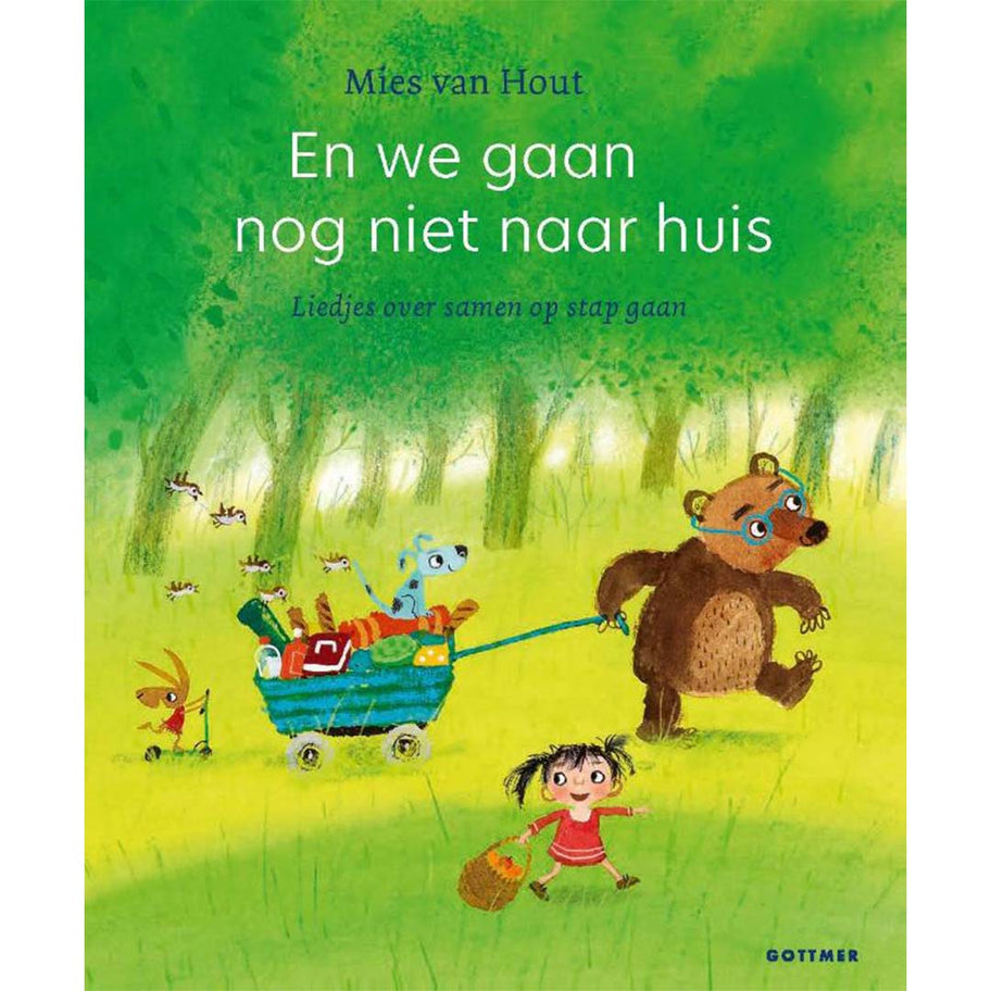 Gottmer kinderboek 'En we gaan nog niet naar huis' met een meisje, beer, hond en konijn op de voorkant.