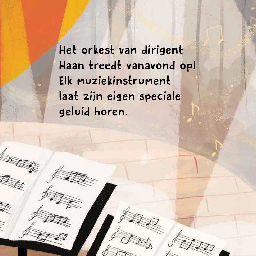 Een open pagina van het muziekboek met tekst over een orkest en muziekinstrumenten, en bladmuziek.