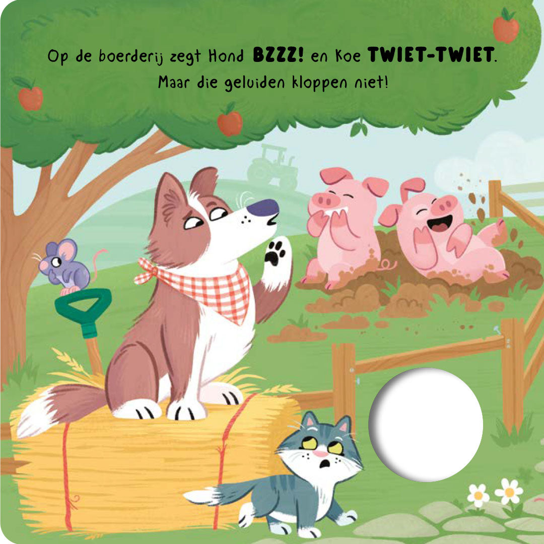 Een pagina uit het kinderboek 'Op de boerderij' met een hond, varkens en een kat, en tekst over verkeerde dierengeluiden.