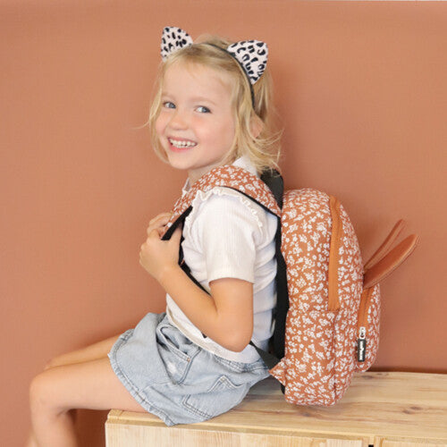 vanpauline kinderrugtas konijn - caramel flowers  - 30 cm  | VP-TAS-BUNNY-CARAMEL-FLOWERS | 1